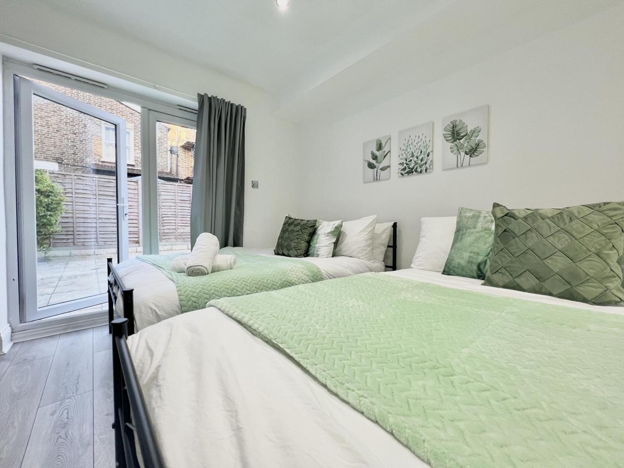 Charming 3-Bed Flat In Shepherds Bush - Sleeps 9 Лондон Екстер'єр фото