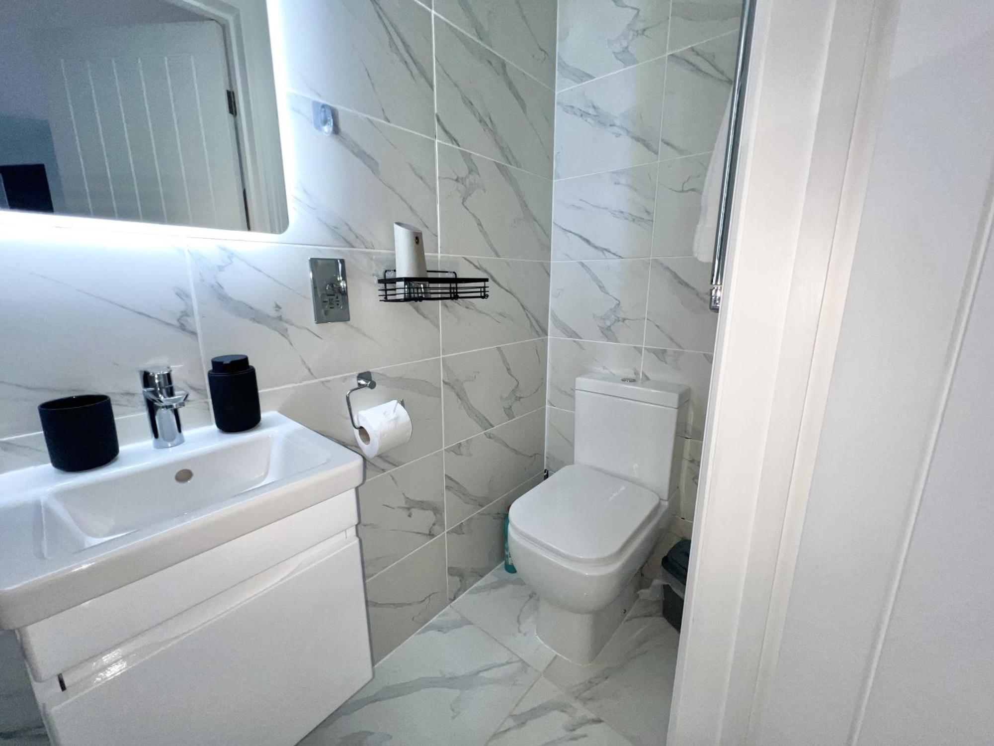 Charming 3-Bed Flat In Shepherds Bush - Sleeps 9 Лондон Екстер'єр фото