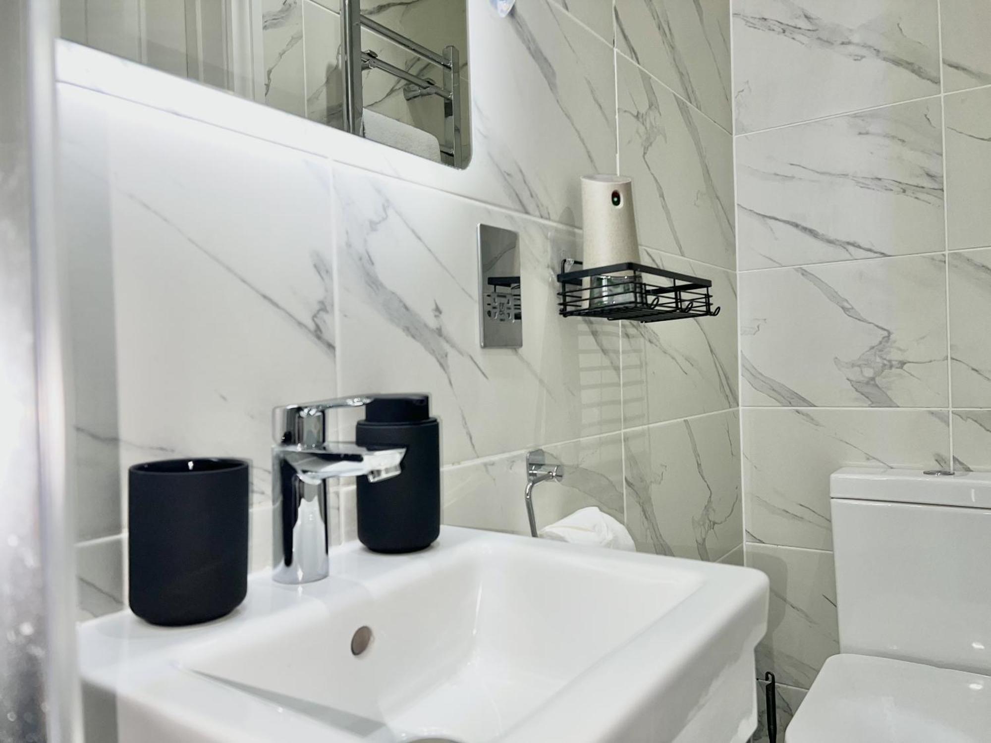 Charming 3-Bed Flat In Shepherds Bush - Sleeps 9 Лондон Екстер'єр фото