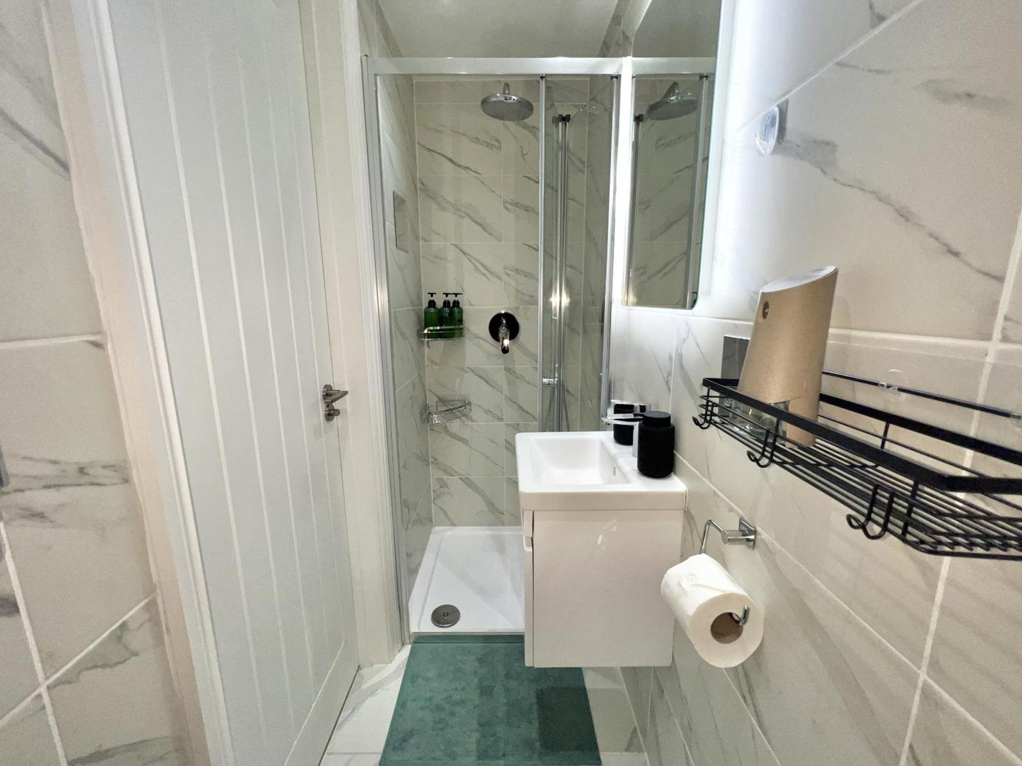 Charming 3-Bed Flat In Shepherds Bush - Sleeps 9 Лондон Екстер'єр фото