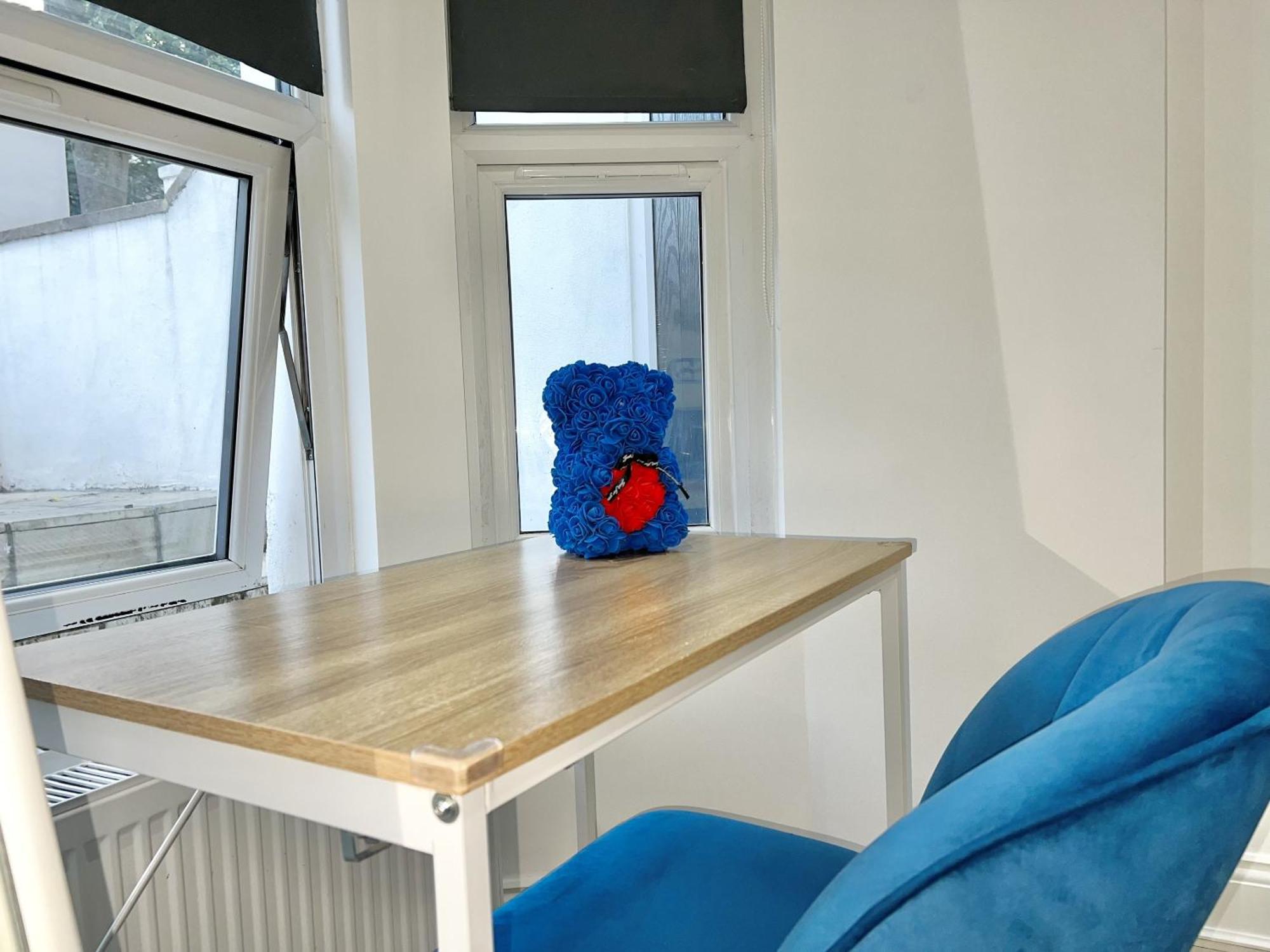 Charming 3-Bed Flat In Shepherds Bush - Sleeps 9 Лондон Екстер'єр фото